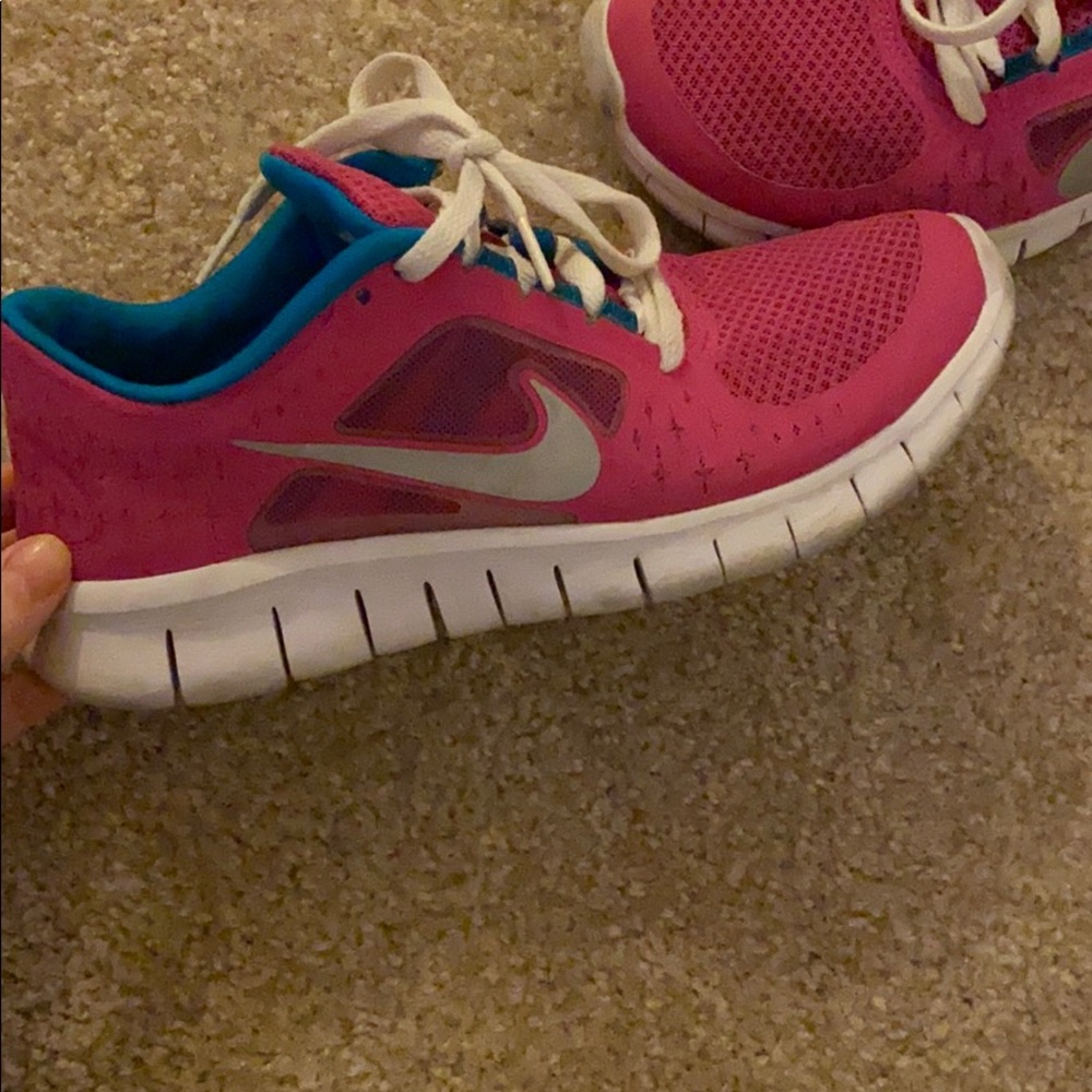 NIKE RUNNING SHOES